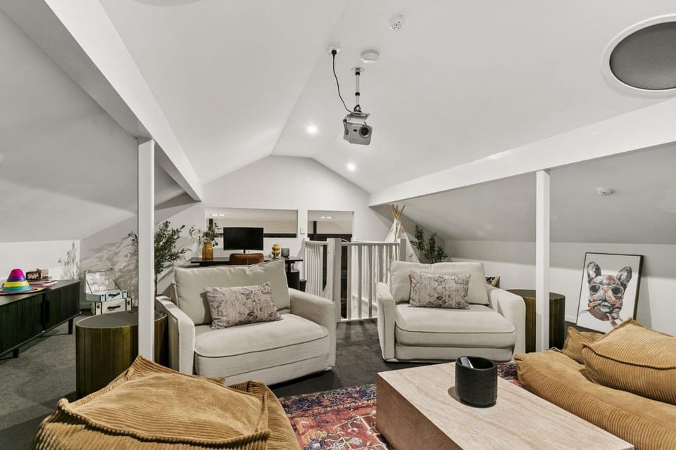 Fun for Families Location, Cinema, Games, Wifi Apartment in Perth