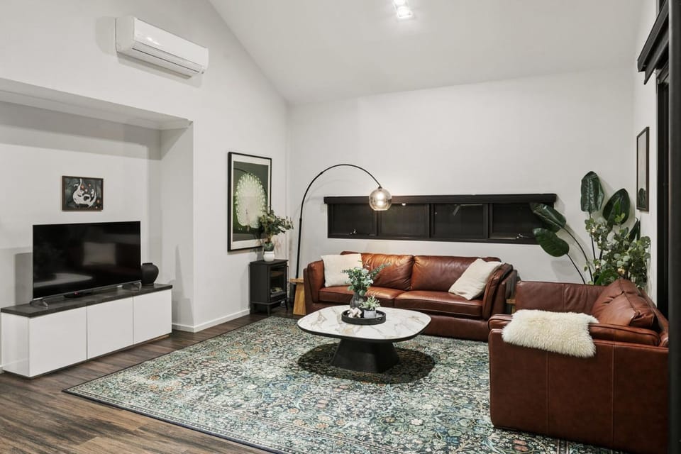 Fun for Families Location, Cinema, Games, Wifi Apartment in Perth