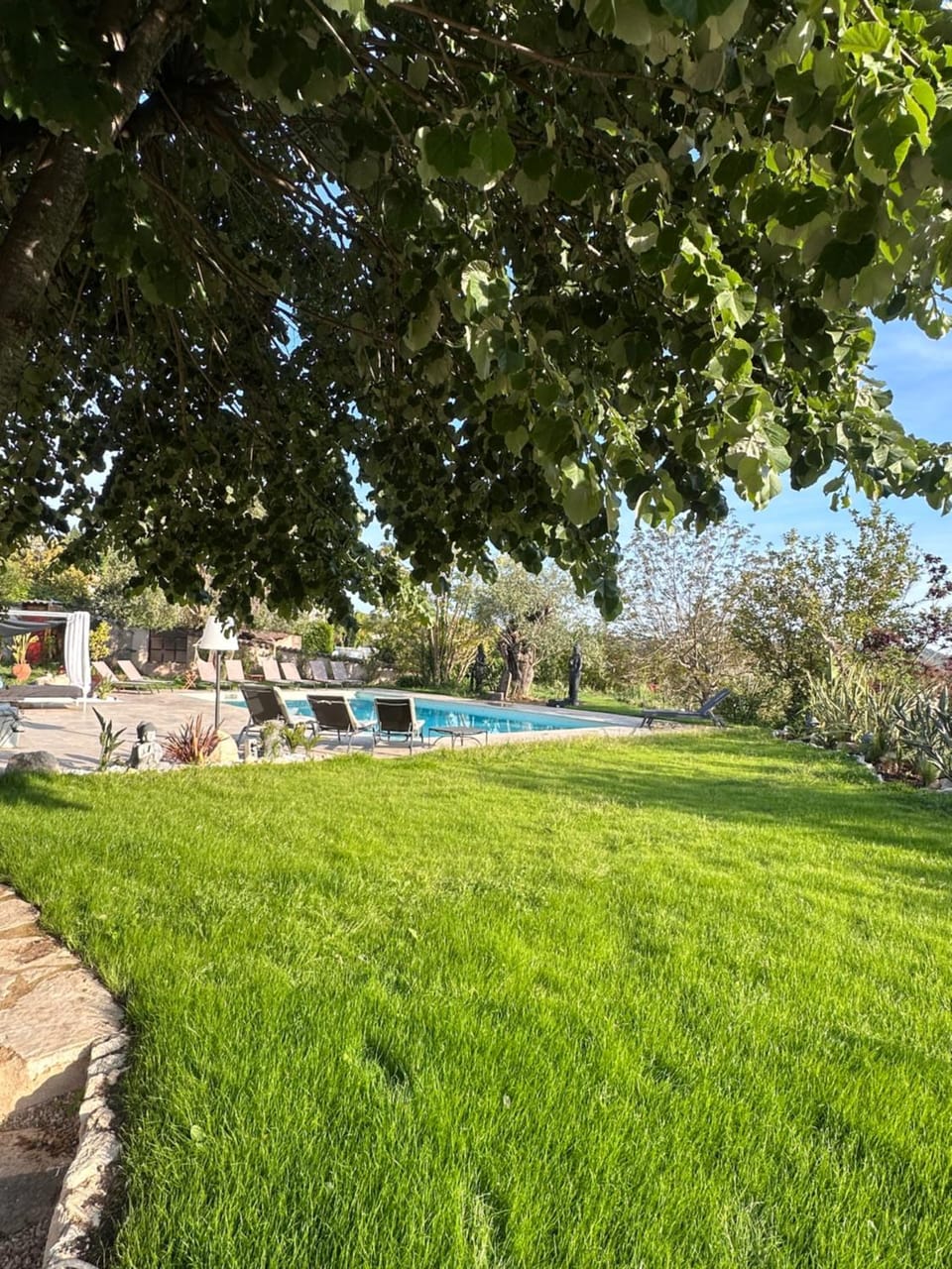 Maison indépendante au Clos de Vence avec jacuzzi privé et piscine partagée ouverte du 15 mai au 15 septembre au coeur de la nature House in Vence