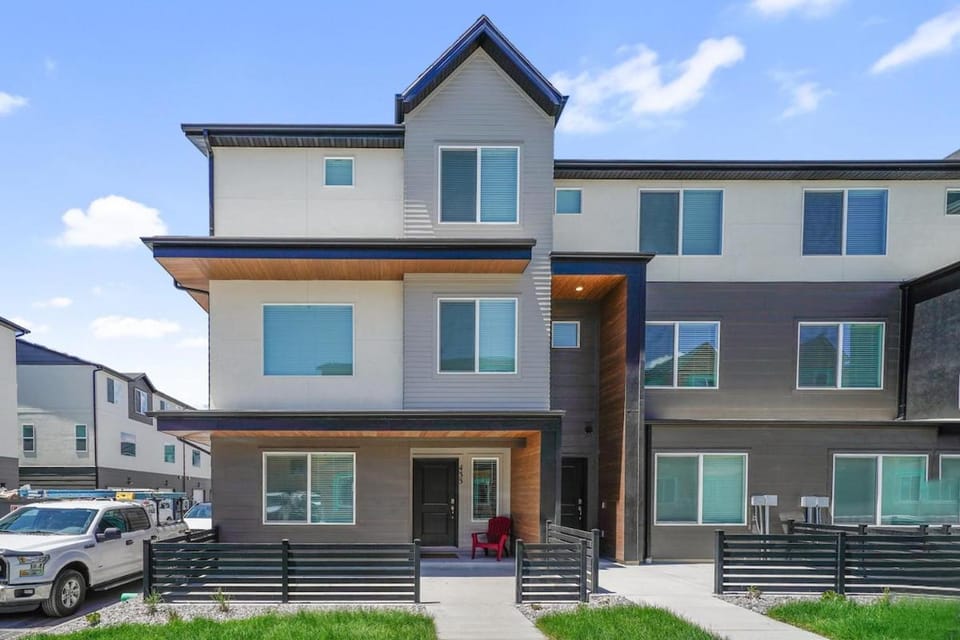 Family-Friendly 3-Story Home Sleeps 8 House in American Fork