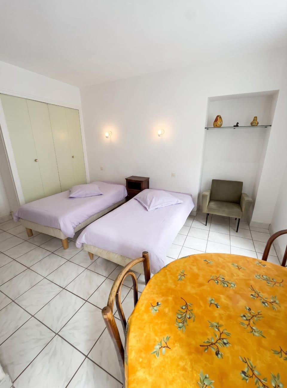 Photo of the whole room