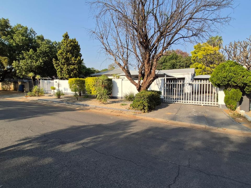 La'Ruach Guesthouse Bed and Breakfast in North West, South Africa