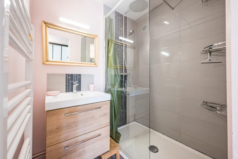 Bathroom, Living room