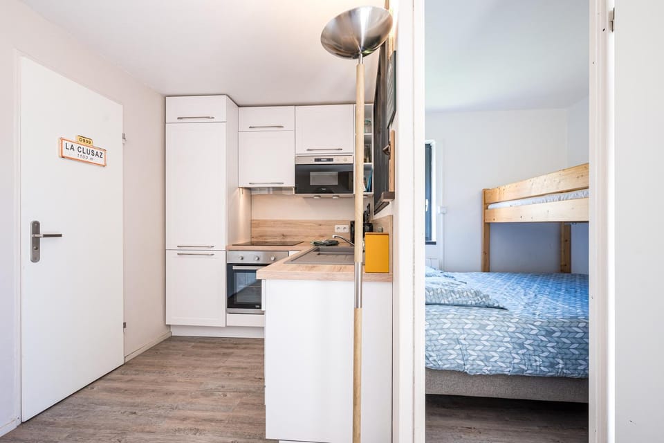 Property building, Kitchen or kitchenette, Living room