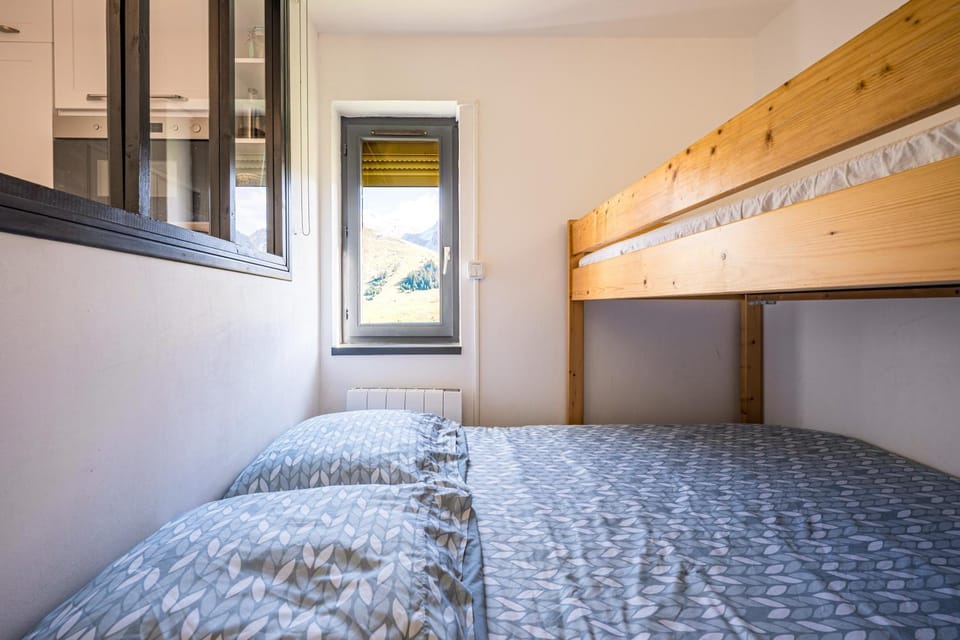 Property building, Living room, Bedroom