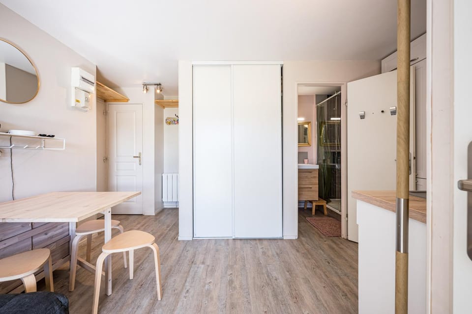 Property building, Living room