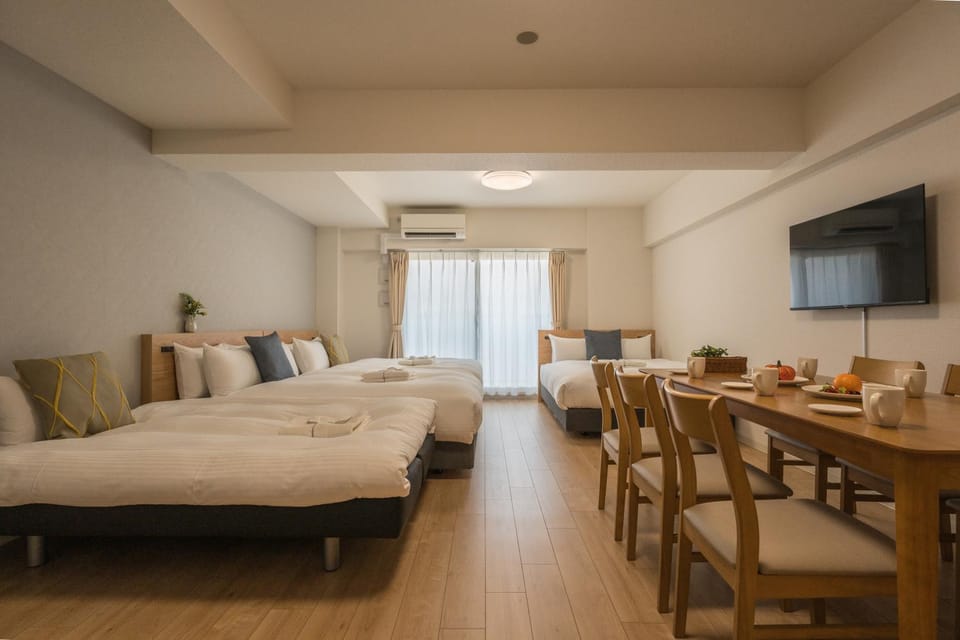 Bed, TV and multimedia, Living room, Photo of the whole room, Dining area, Bedroom, air conditioner