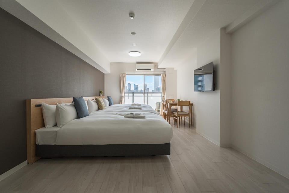 Bed, TV and multimedia, Living room, Photo of the whole room, Bedroom