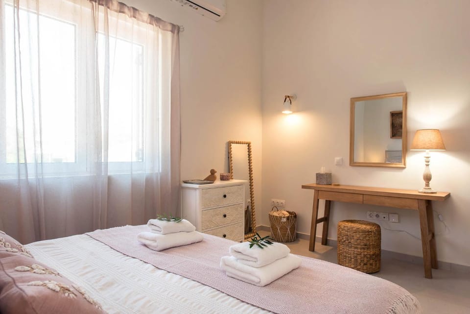 Photo of the whole room, Bedroom, towels, air conditioner