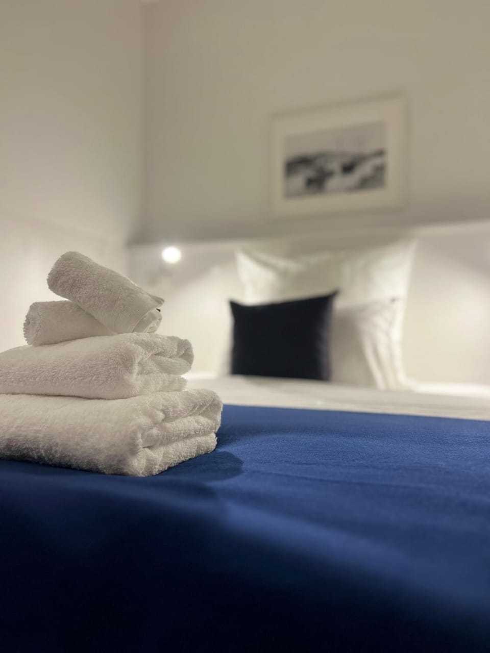 Bed, Bedroom, towels