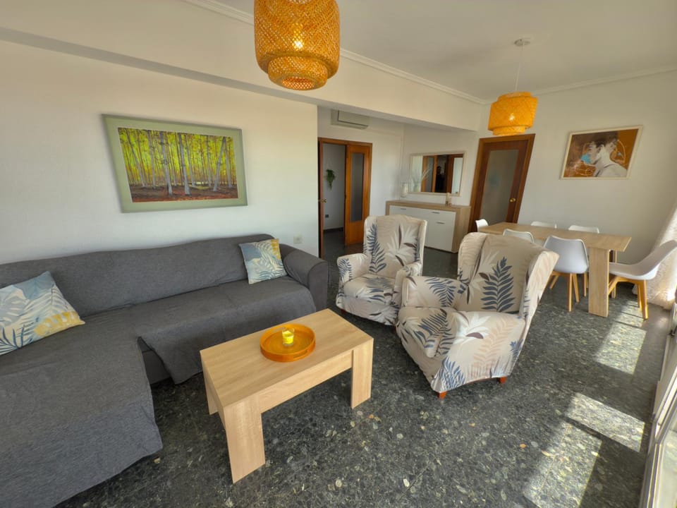 Communal lounge/ TV room, TV and multimedia, Living room, Seating area, Dining area