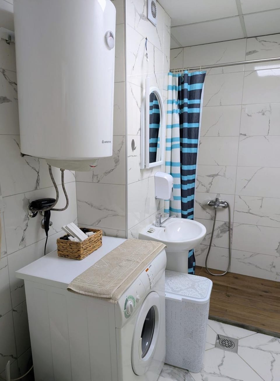 Lihnidos Home, Central Apartment, AC, Lake Access, Beach Apartment in Ohrid