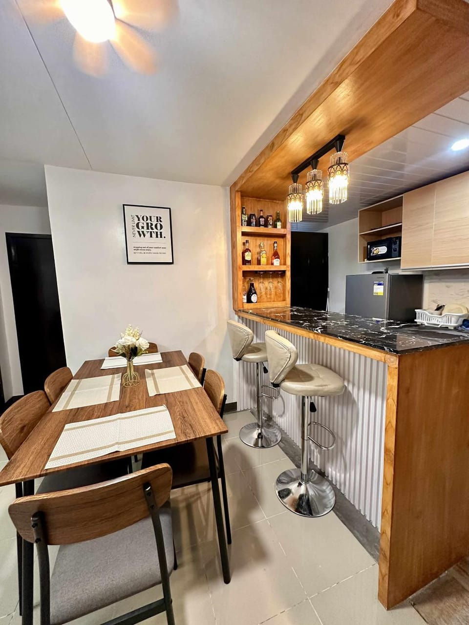 Kitchen or kitchenette, Dining area, minibar