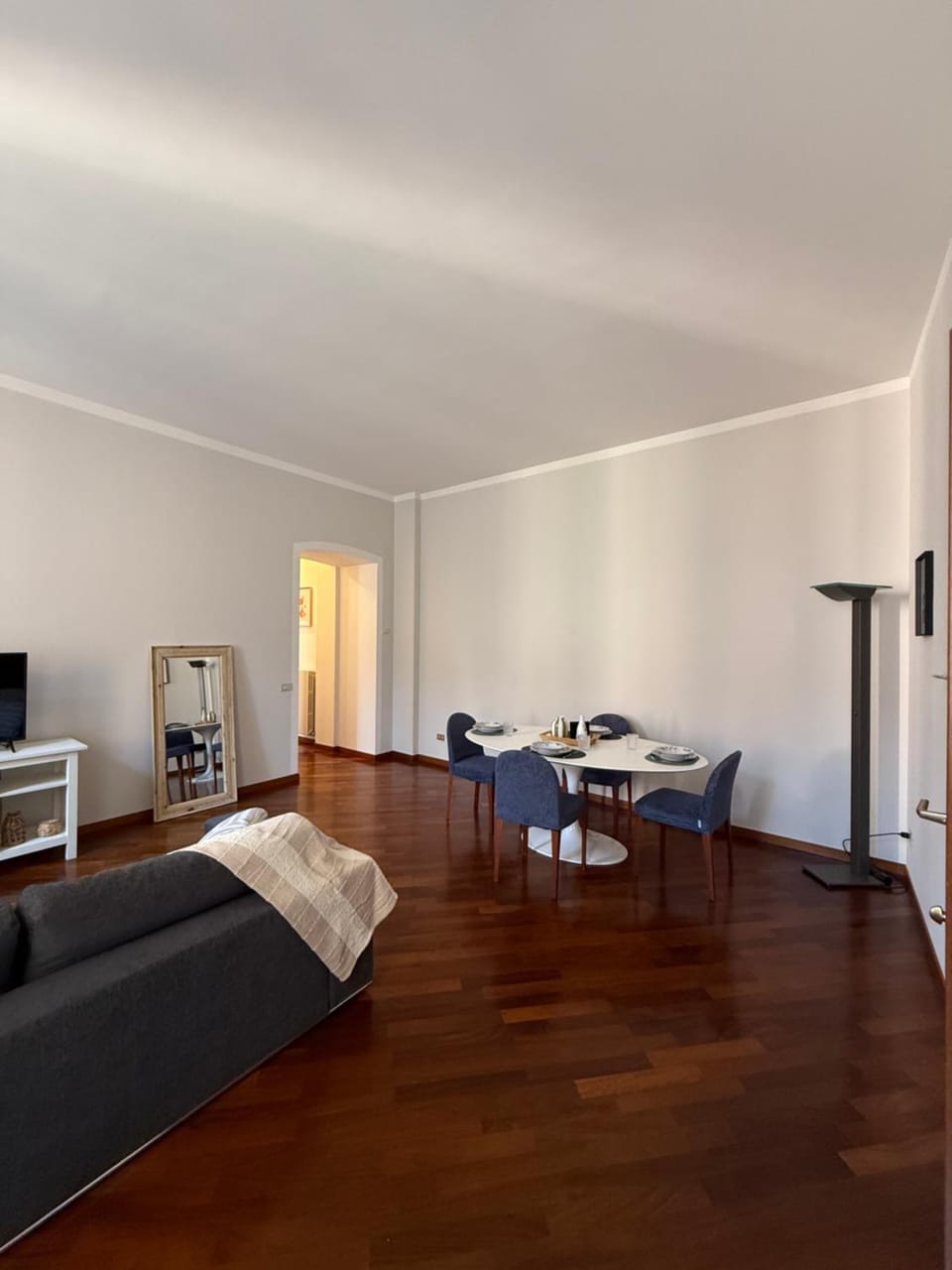 Living room, Photo of the whole room, Dining area