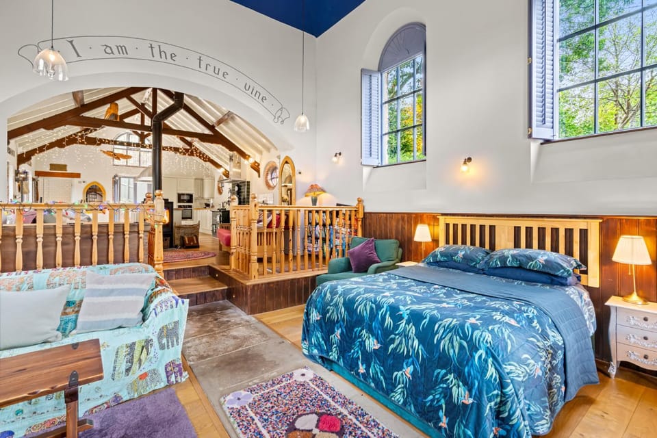 Bed, Living room, Bedroom