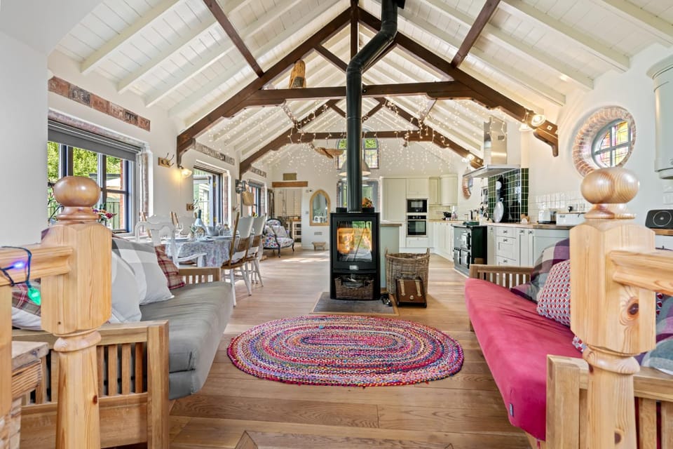 Seating area, fireplace