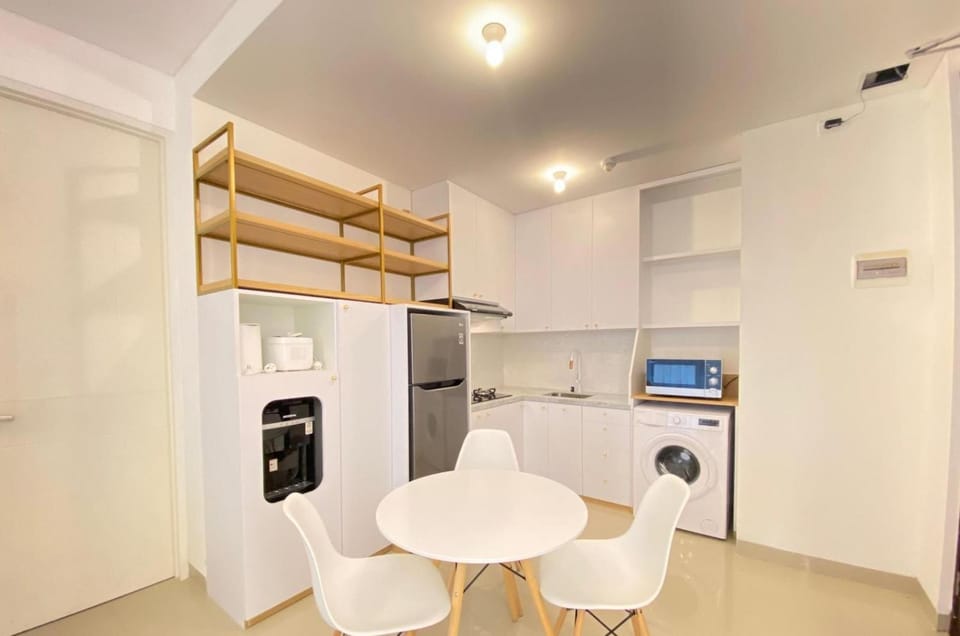Kitchen or kitchenette, Dining area, minibar