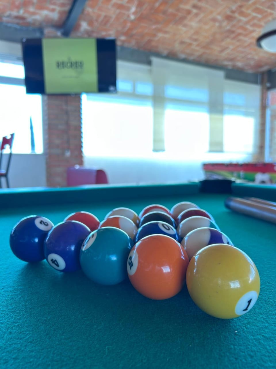 Billiard, Game Room