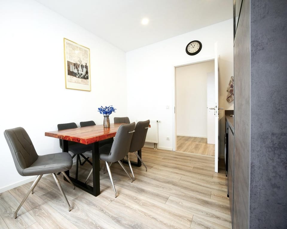 Kitchen or kitchenette, Dinner, kitchen