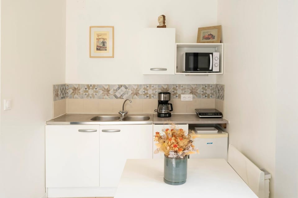 Kitchen or kitchenette, Living room
