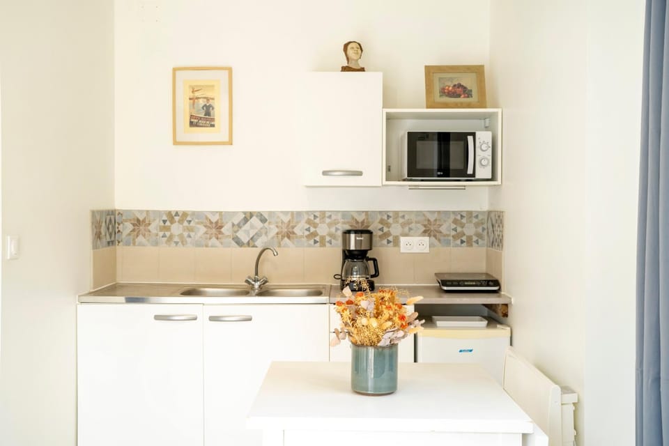Kitchen or kitchenette, Living room