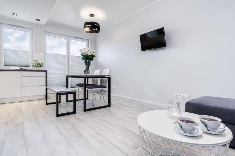 TV and multimedia, Kitchen or kitchenette, Living room, Seating area, Dining area