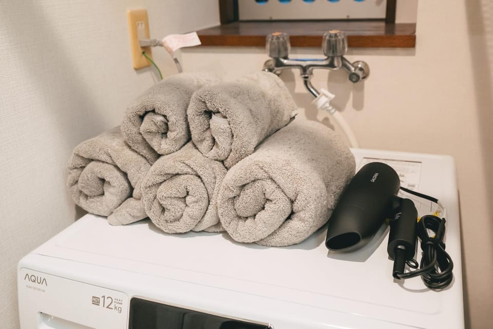 hair dryier, towels