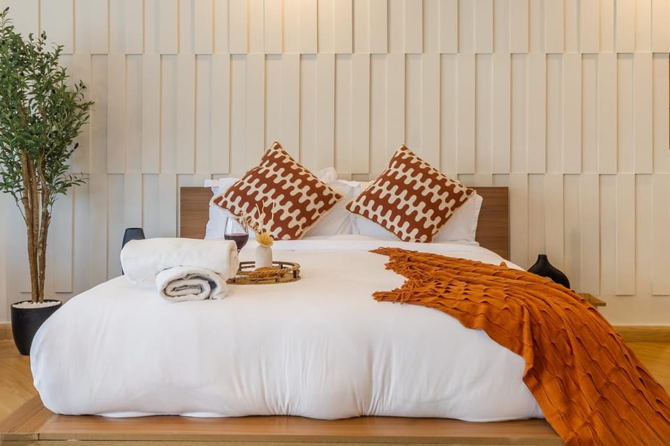 SkyHigh 4BR Penthouse Marina Views & Game Lounge Pool Table PS5 Apartment in Dubai