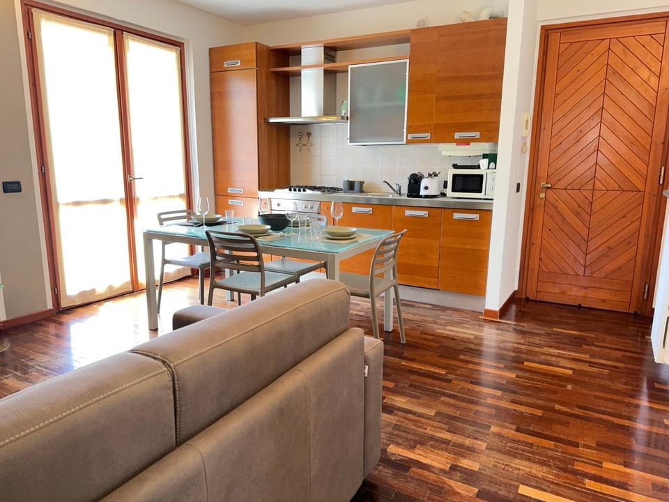 Kitchen or kitchenette, Living room, Seating area, Dining area, stove, toaster