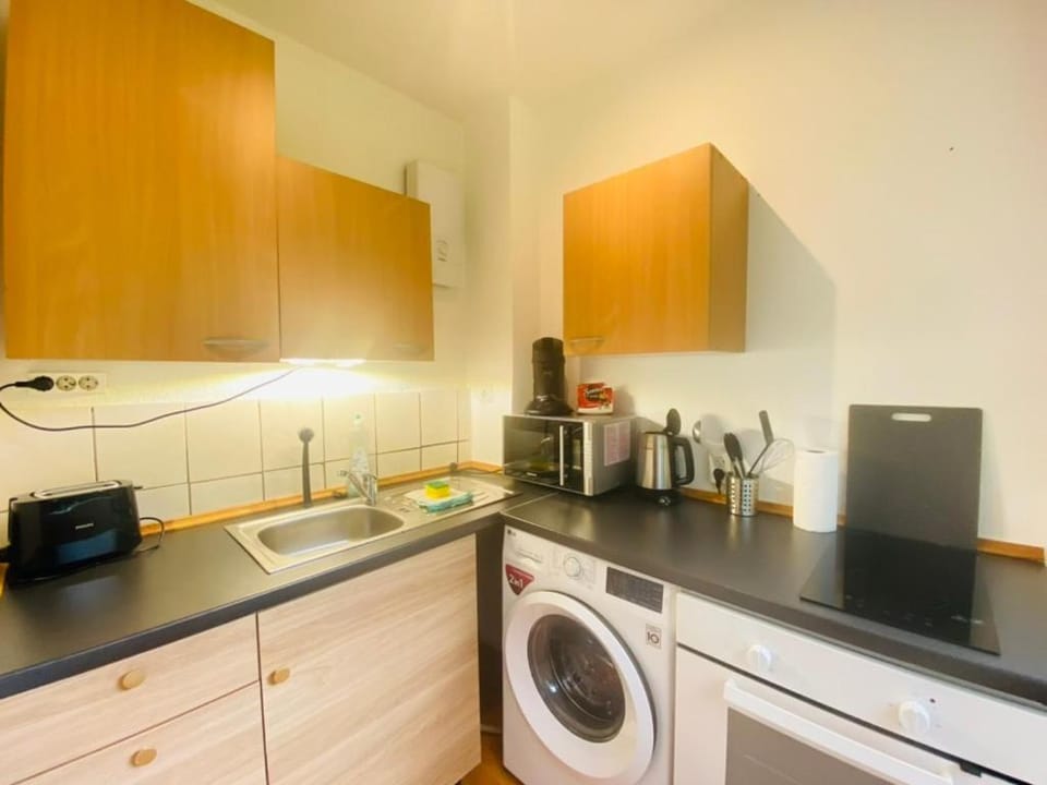 Kitchen or kitchenette, washing machine