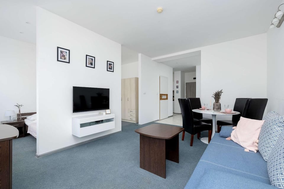 Communal lounge/ TV room, TV and multimedia, Living room, Seating area