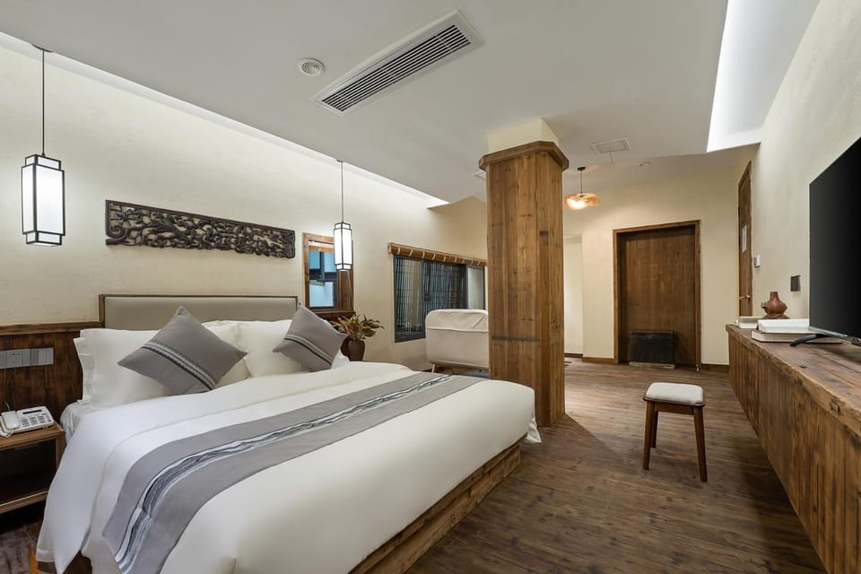 Bed, TV and multimedia, wardrobe