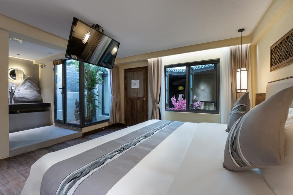 Bed, TV and multimedia, Photo of the whole room