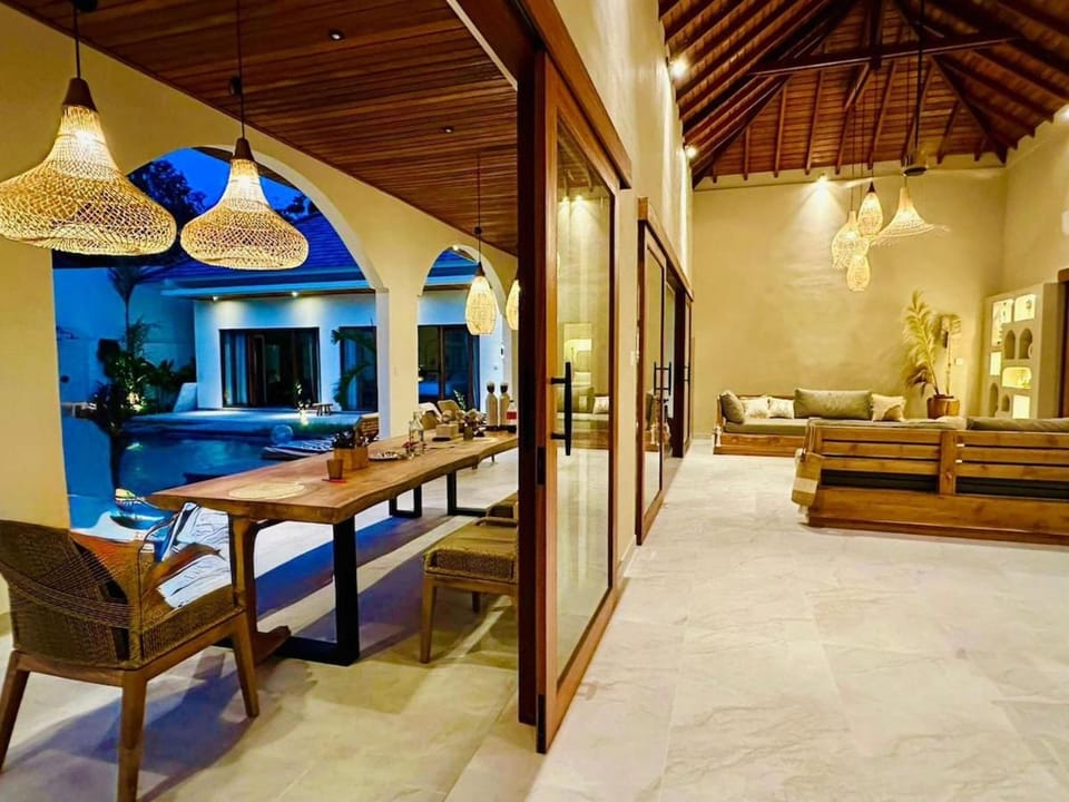Living room, Seating area, Dining area