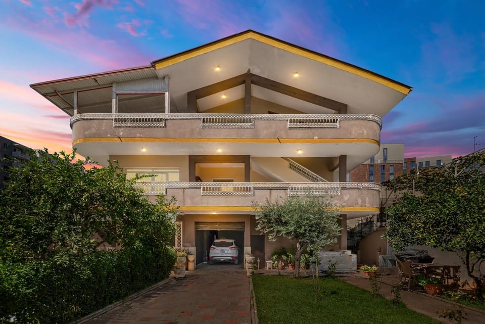 Property building, Balcony/Terrace, Garden view