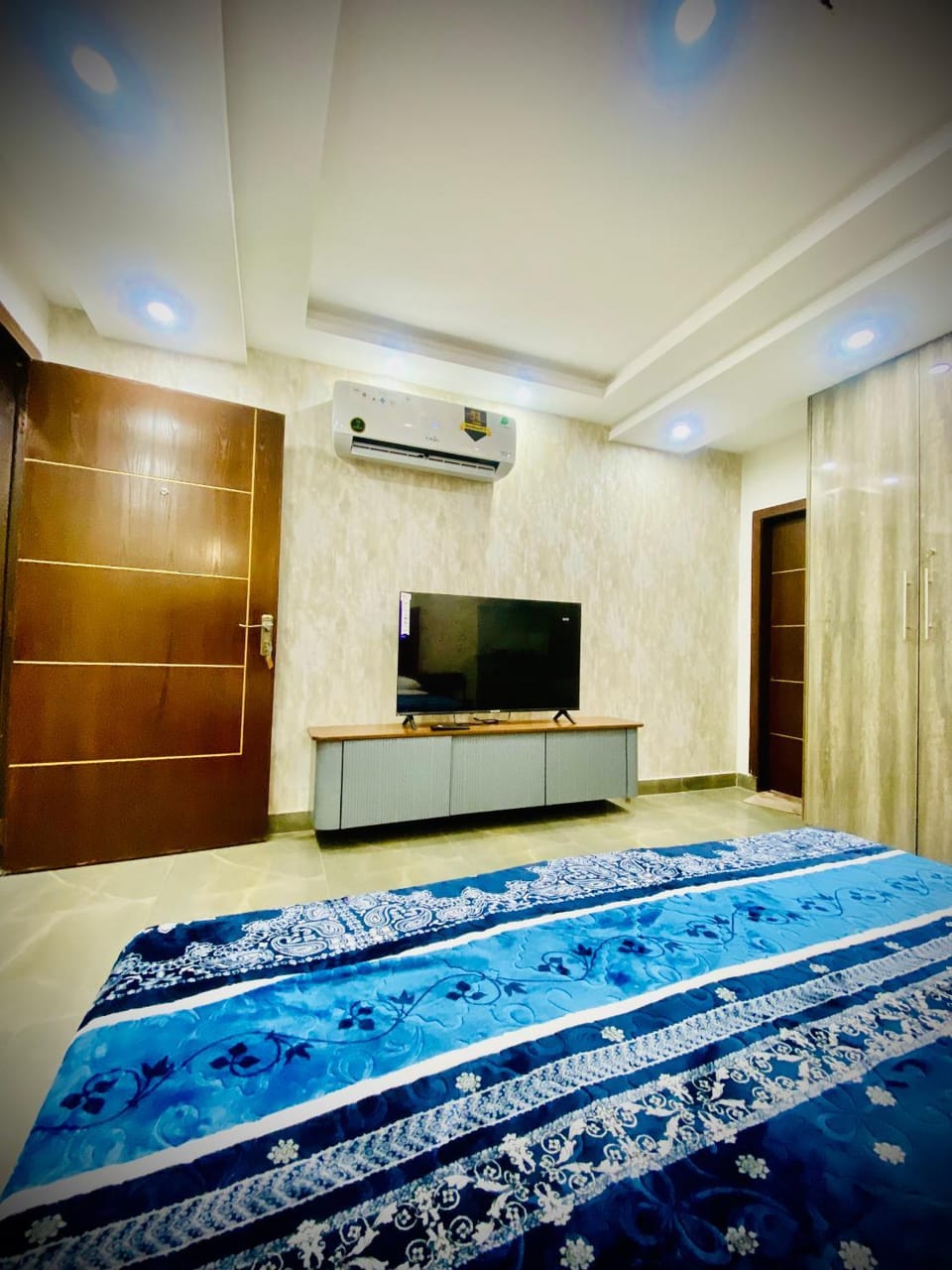 Eiffel Luxora Rose Apartment in Lahore