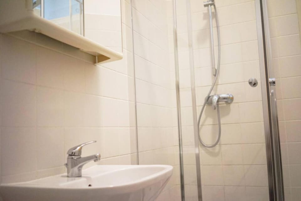 Modern Apartment in Viennas hip area, Central & Comfortable Stay Apartment in Vienna