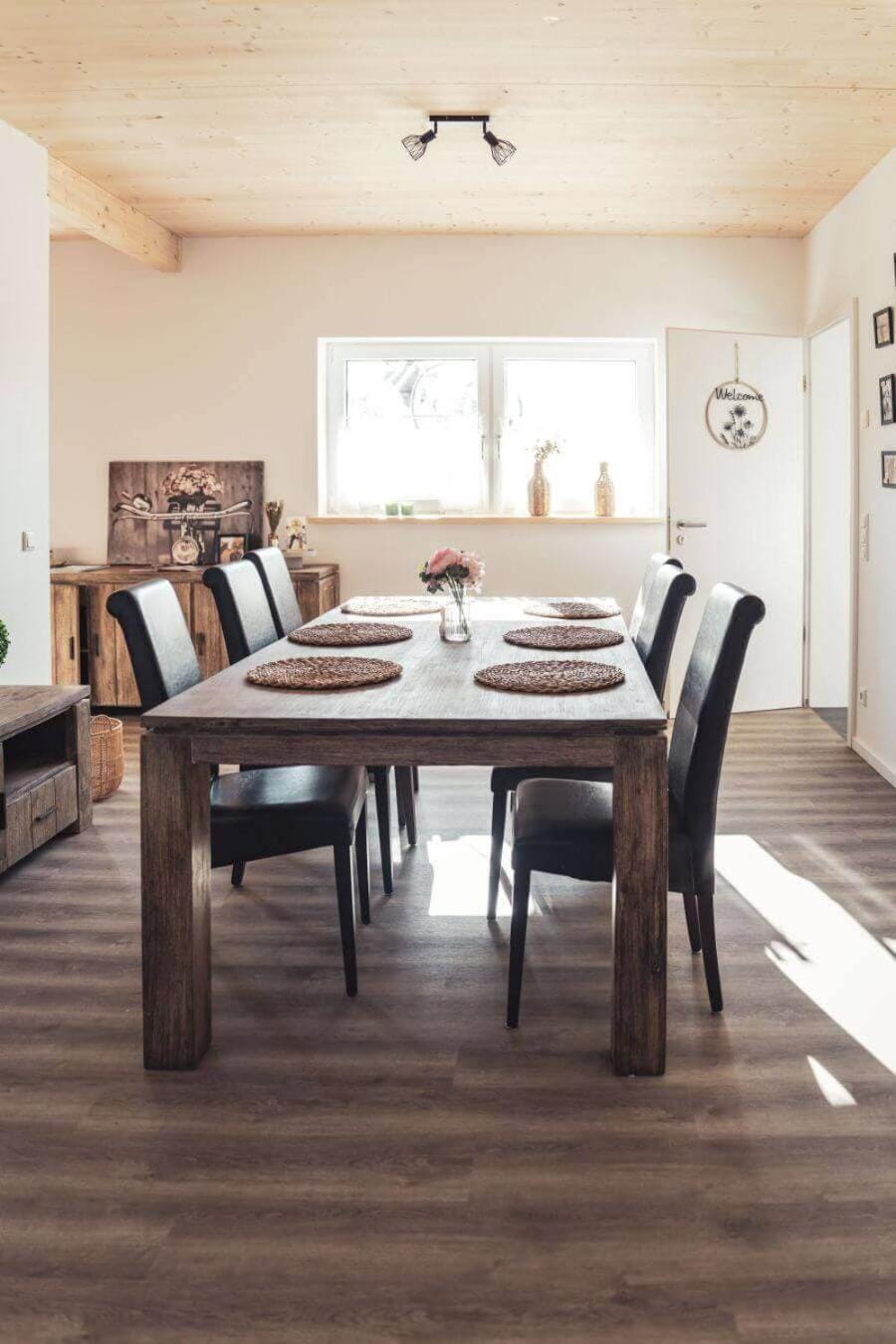 Seating area, Dining area