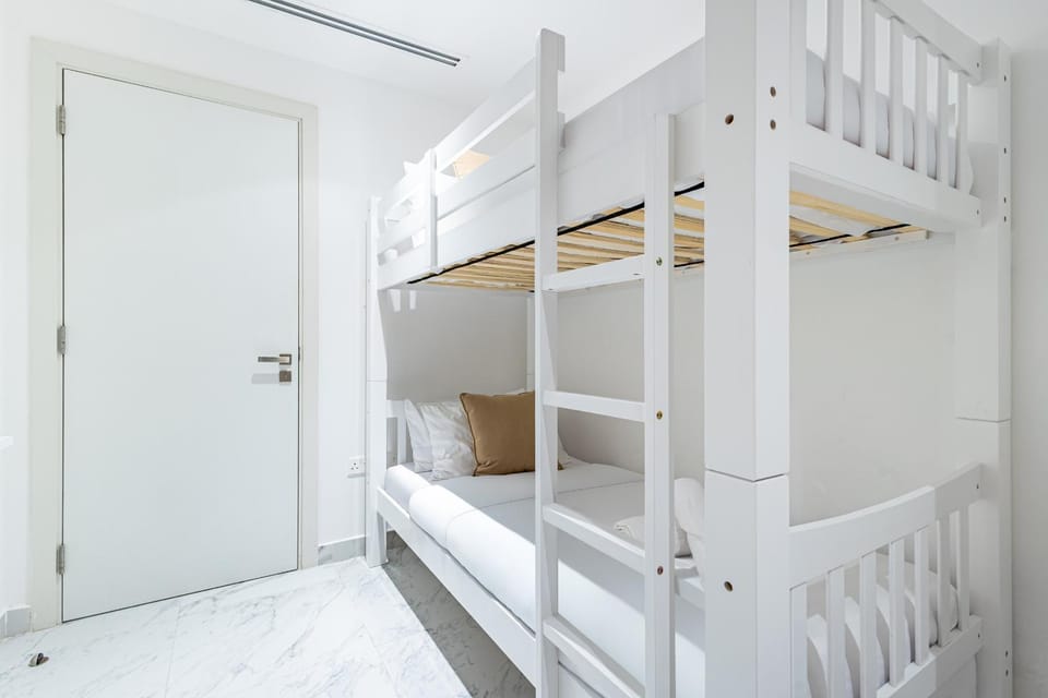 Bedroom, bunk bed