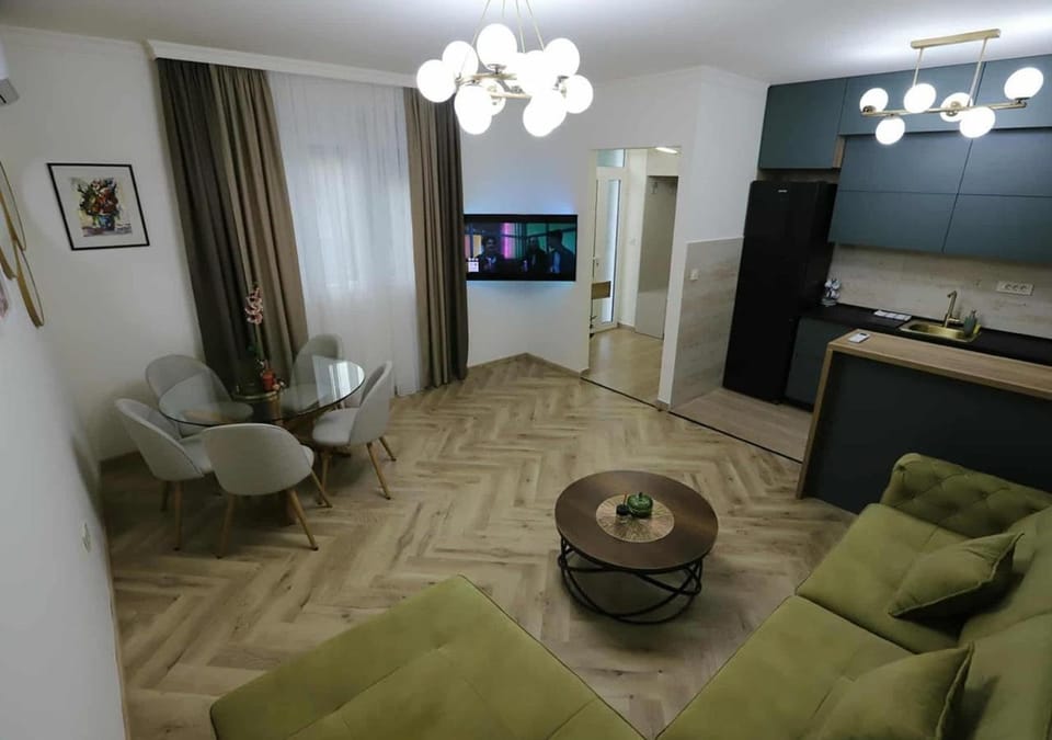 TV and multimedia, Kitchen or kitchenette, Living room, Seating area