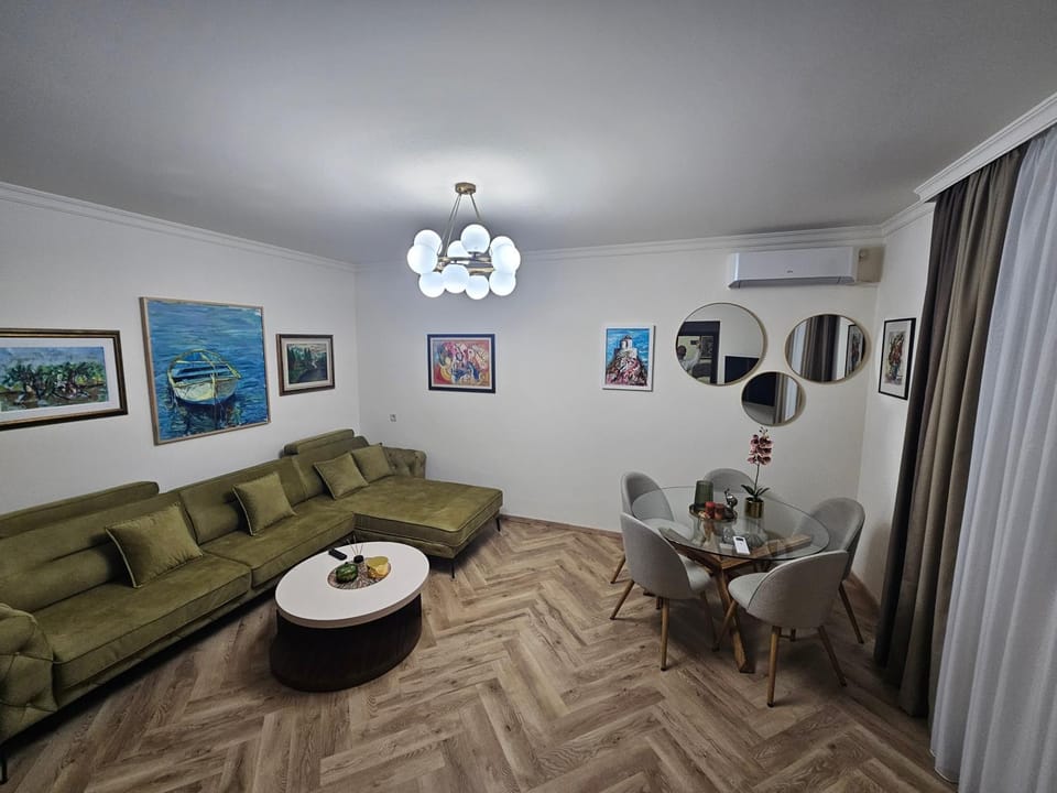 Living room, Seating area, air conditioner