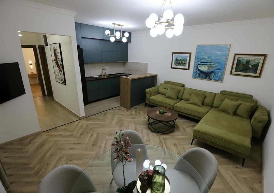 TV and multimedia, Kitchen or kitchenette, Living room, Seating area