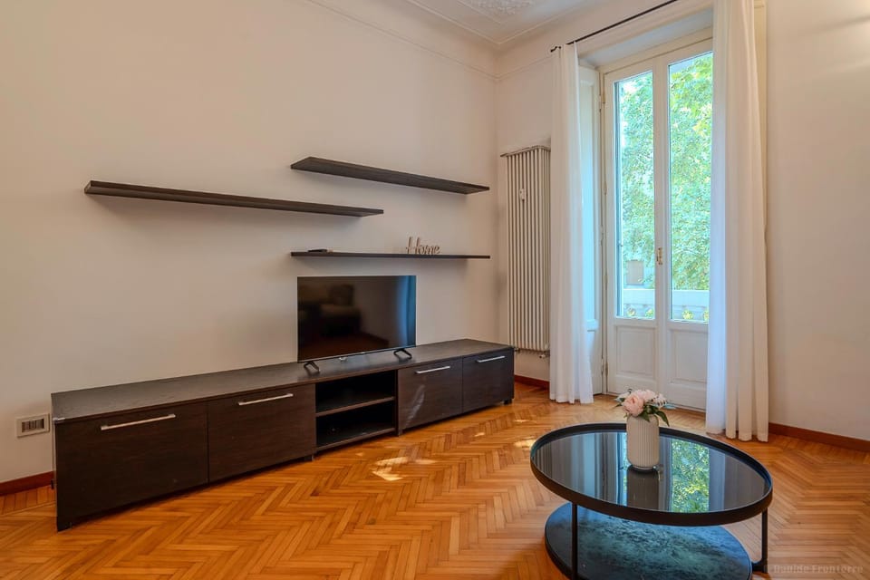 Communal lounge/ TV room, TV and multimedia, Living room, Seating area, Evening entertainment