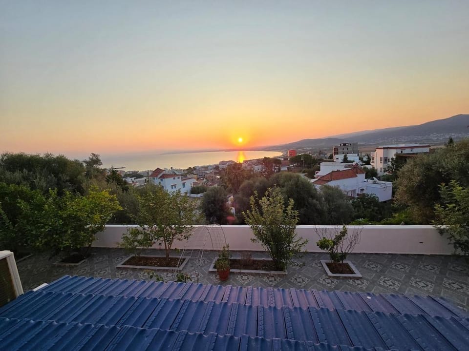 Day, Natural landscape, Mountain view, Sea view