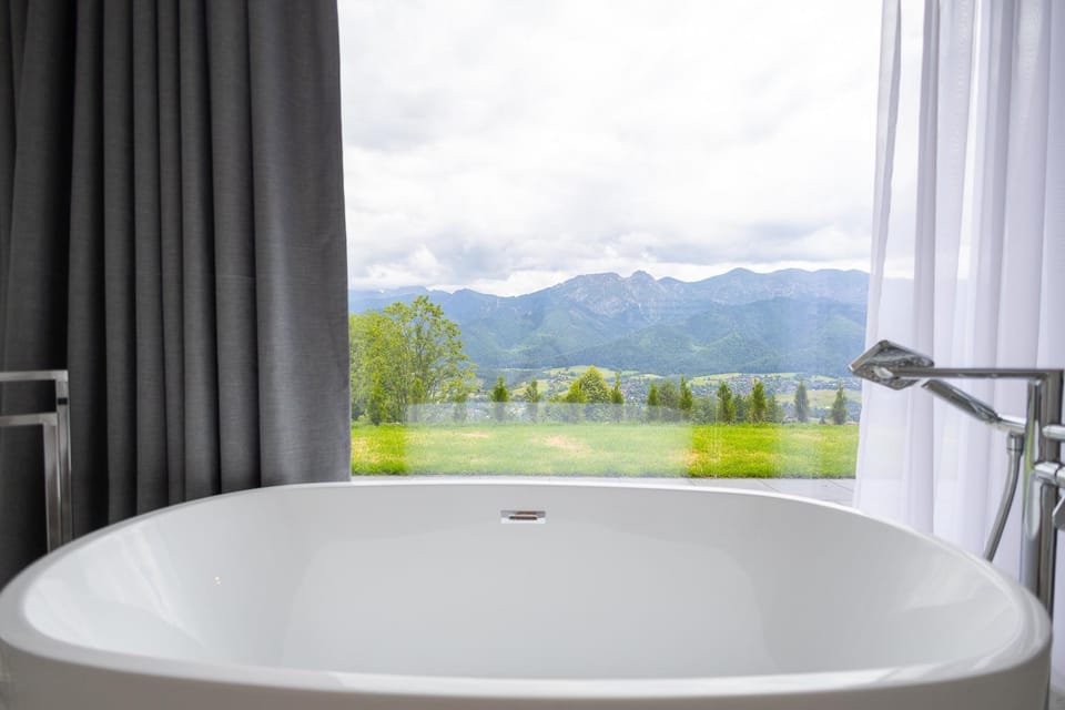 Natural landscape, Spa and wellness centre/facilities, Mountain view, Bath