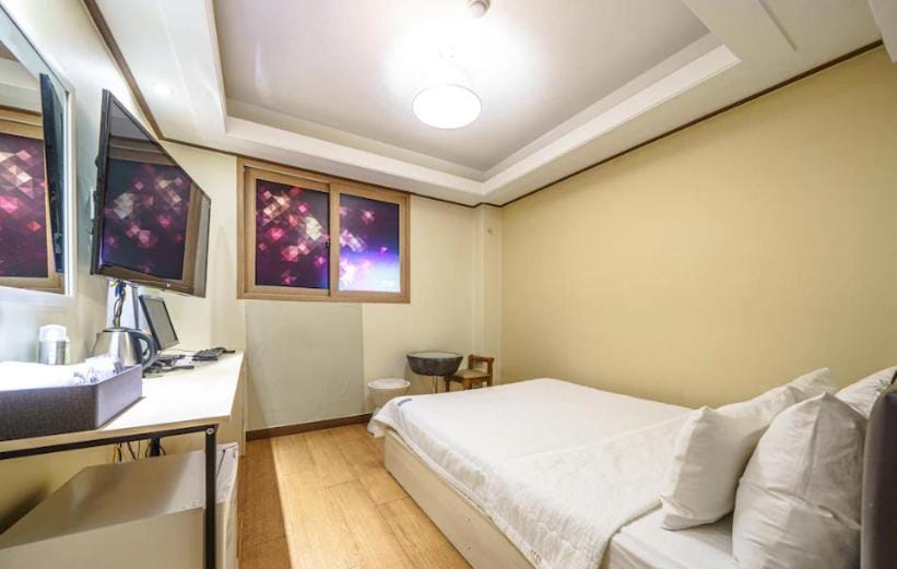 Bed, TV and multimedia