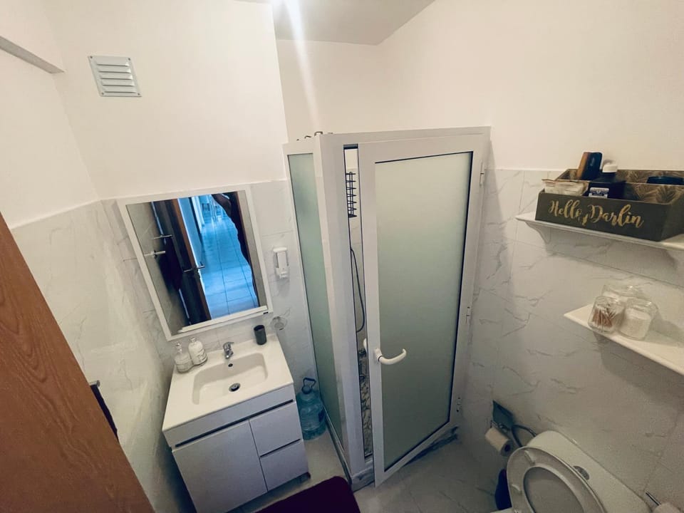 Shower, Toilet, Bathroom