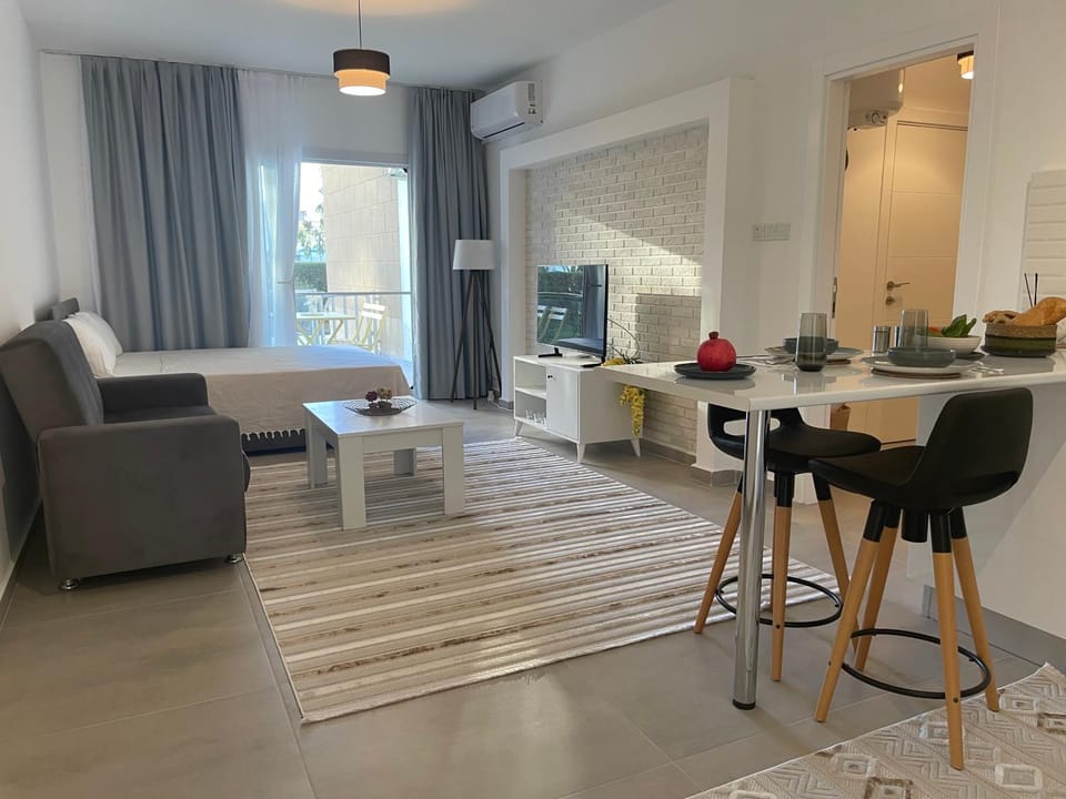 Kitchen or kitchenette, Living room, Seating area