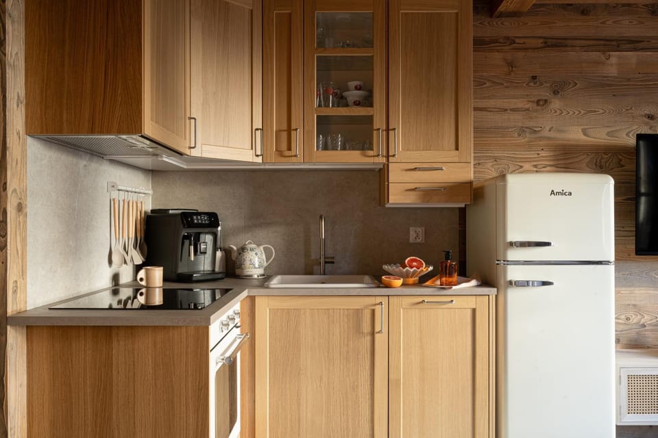 Coffee/tea facilities, Kitchen or kitchenette, Food, Breakfast, oven, stove, kitchen