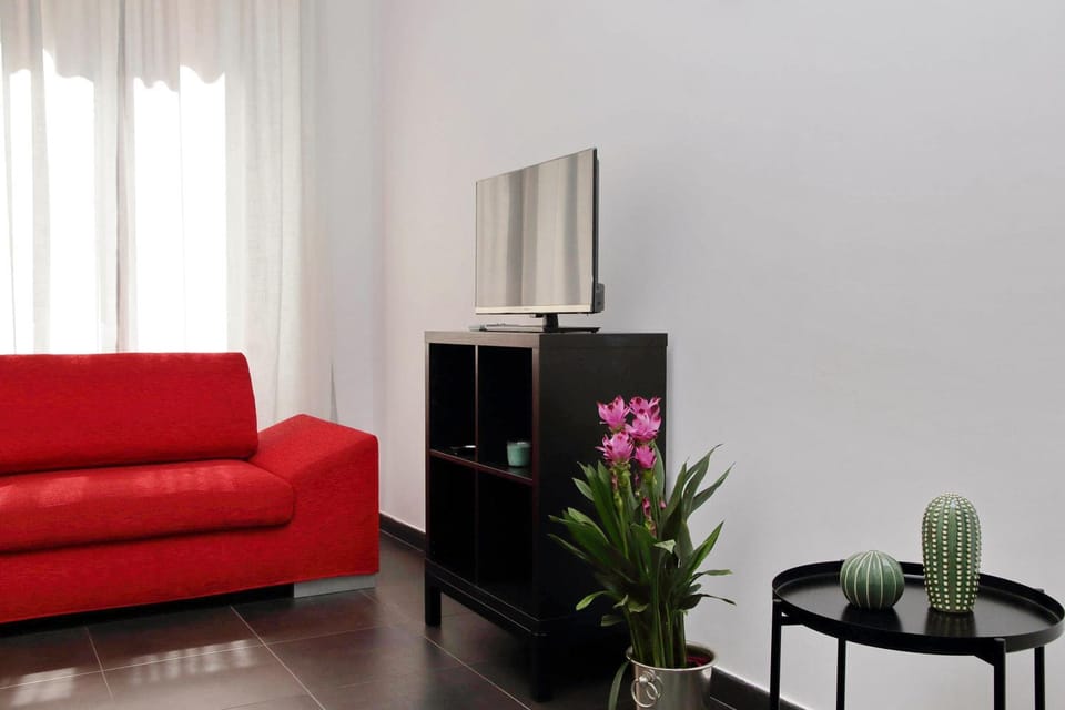 Communal lounge/ TV room, TV and multimedia, Living room, Seating area, Evening entertainment